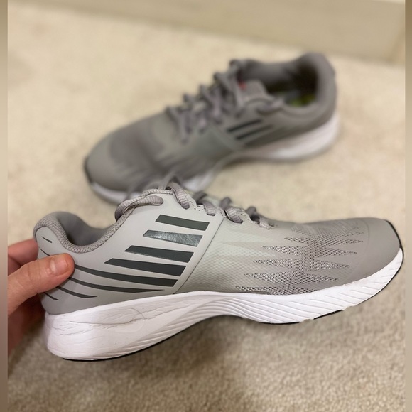 Nike woman’s athletic shoe - Picture 5 of 6